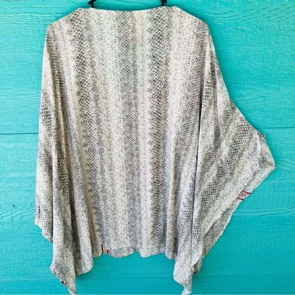 SAVANNA JANE BOHO EMBROIDERED PONCHO TOP SIZE 2X NWT V-NECK - Picture 10 of 10